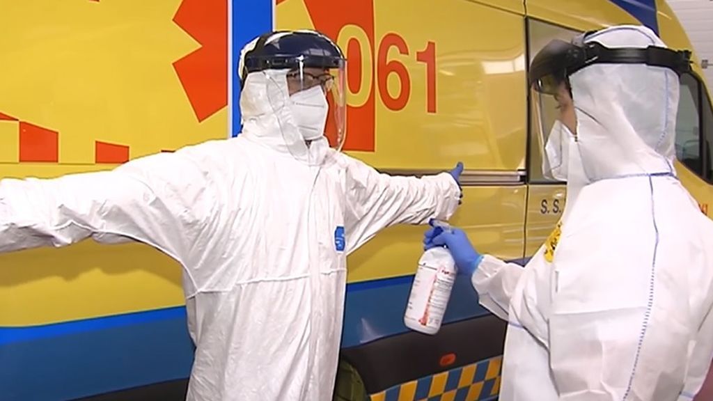 El coronavirus en una ambulancia: los héroes al volante de la pandemia