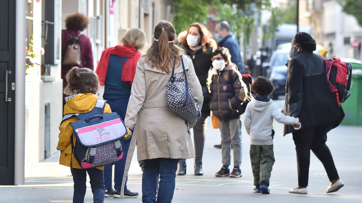 Francia prohíbe las mascarillas de tela caseras en los colegios Francia prohíbe las mascarillas de tela caseras en los colegios