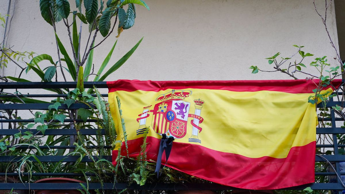 Madrid da una beca de 12.750 euros a un proyecto artístico para renovar las banderas de España de los balcones Madrid da una beca de 12.750 euros a un proyecto artístico para renovar las banderas de España de los balcones