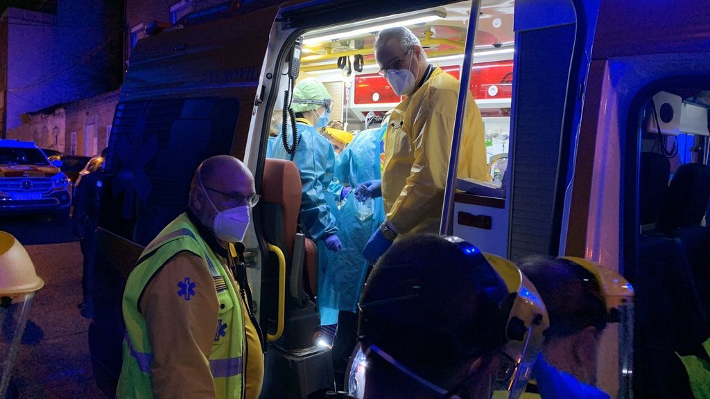 Muere repartidor en motocicleta al chocar contra camión de basura en Madrid Muere repartidor en motocicleta al chocar contra camión de basura en Madrid