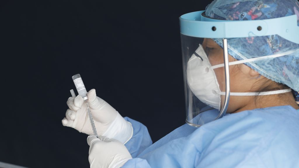 Perú recibe las primeras 300.000 dosis de la vacuna china contra el coronavirus Perú recibe las primeras 300.000 dosis de la vacuna china contra el coronavirus