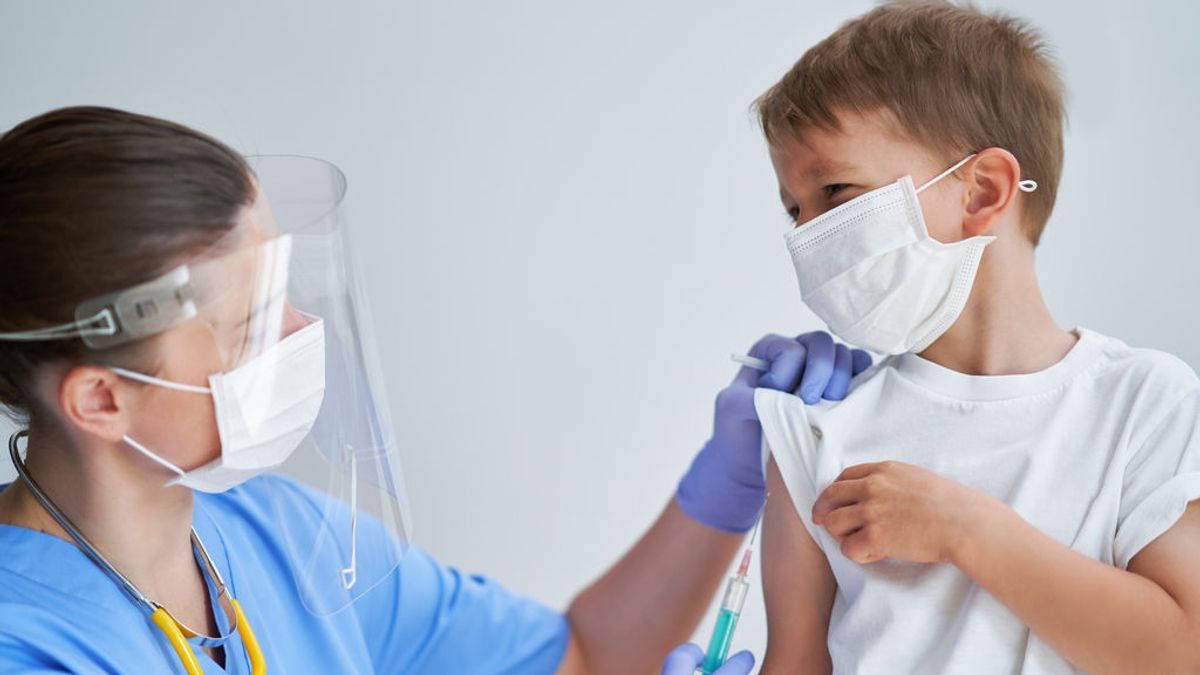 La vacuna de la gripe puede reducir los síntomas del coronavirus en niños, según un estudio estadounidense
