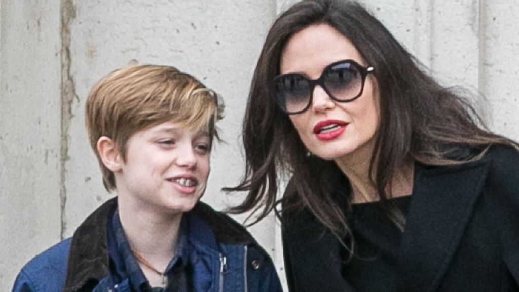 Shiloh con su madre, Angelina Jolie, en una imagen de 2018