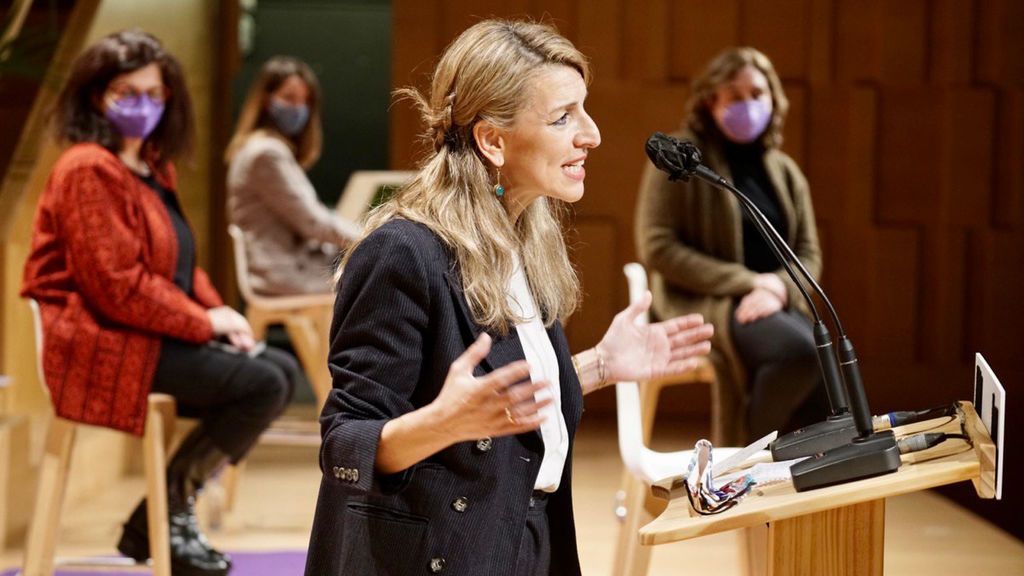 Yolanda Díaz defiende el "escudo social" del Gobierno: "Hemos demostrado que sabemos gobernar, que no somos perroflautas" Yolanda Díaz defiende el "escudo social" del Gobierno: "Hemos demostrado que sabemos gobernar, que no somos perroflautas"