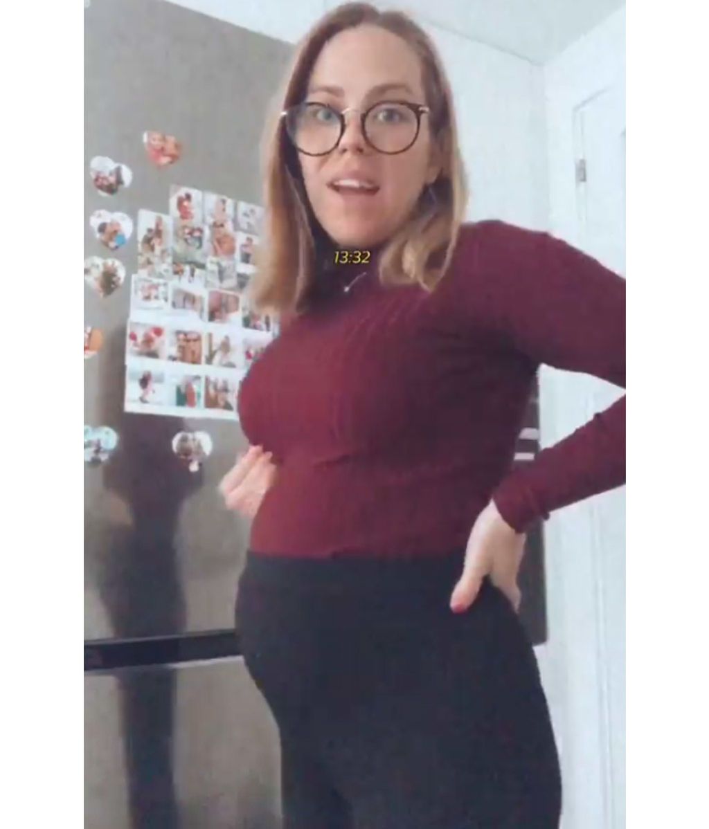 Yoli enseña su barriga