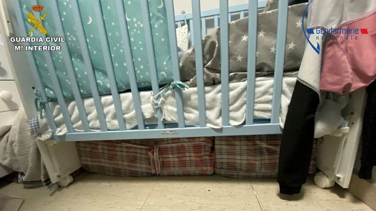 Desarticulada una organización que ocultaba la droga debajo de la cuna donde dormía su hijo pequeño Desarticulada una organización que ocultaba la droga debajo de la cuna donde dormía su hijo pequeño