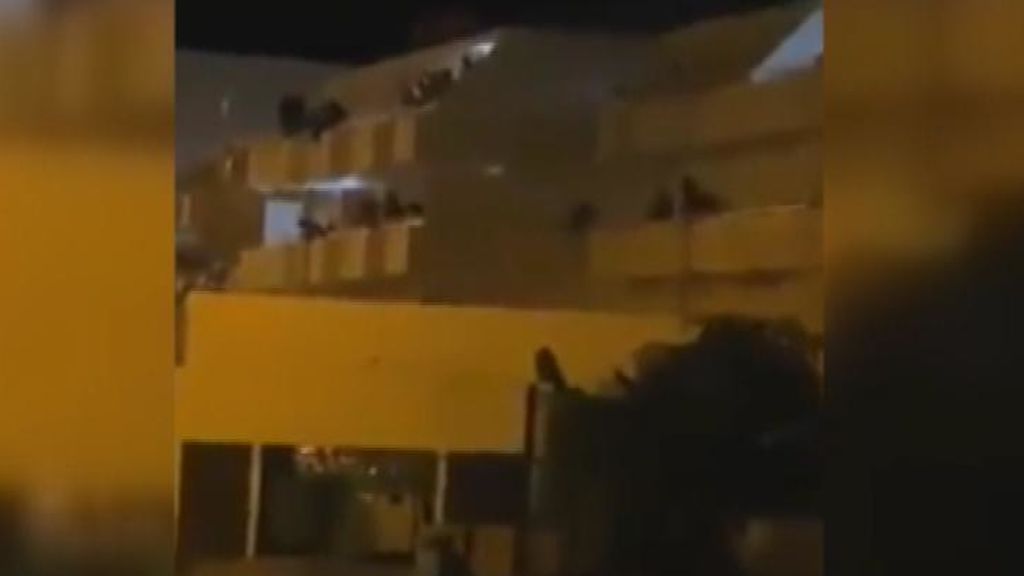 Cuatro migrantes detenidos tras un motín en unos apartamentos de Gran Canaria