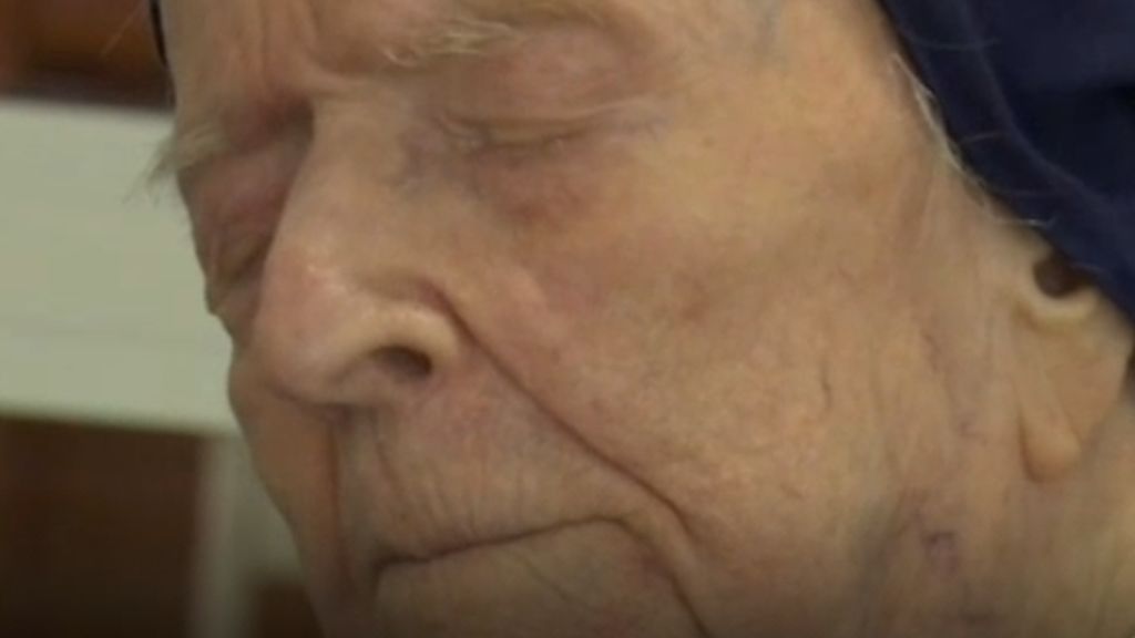 La monja André con 117 años, la más mayor en superar el virus