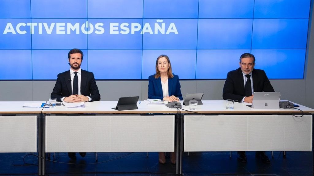 Casado reconoce que López puso en contacto al abogado del PP con el entorno de Bárcenas cuando "no estaba" en el partido Casado reconoce que López puso en contacto al abogado del PP con el entorno de Bárcenas cuando "no estaba" en el partido