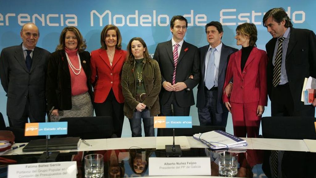Enrique López participa en 2006 en la Conferencia Política del PP, junto a Trillo, Sáenz de Santamaría, Feijóo y Báñez