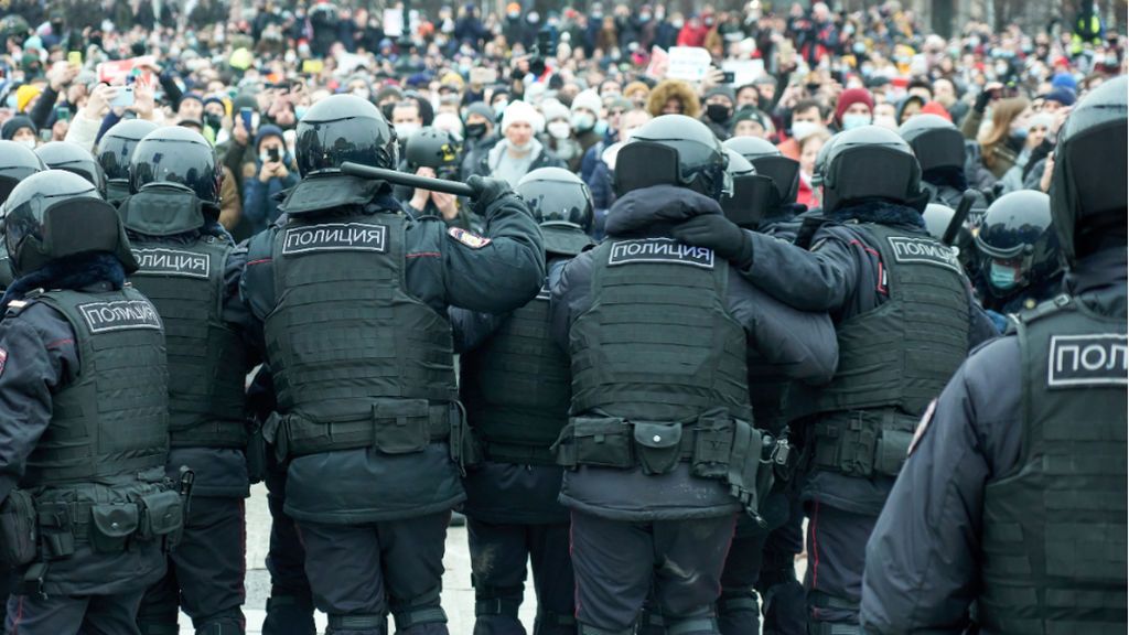 Con la luz del móvil encendida: la oposición rusa convoca un 'flashmob' multitudinario para protestar contra Putin Con la luz del móvil encendida: la oposición rusa convoca un 'flashmob' multitudinario para protestar contra Putin