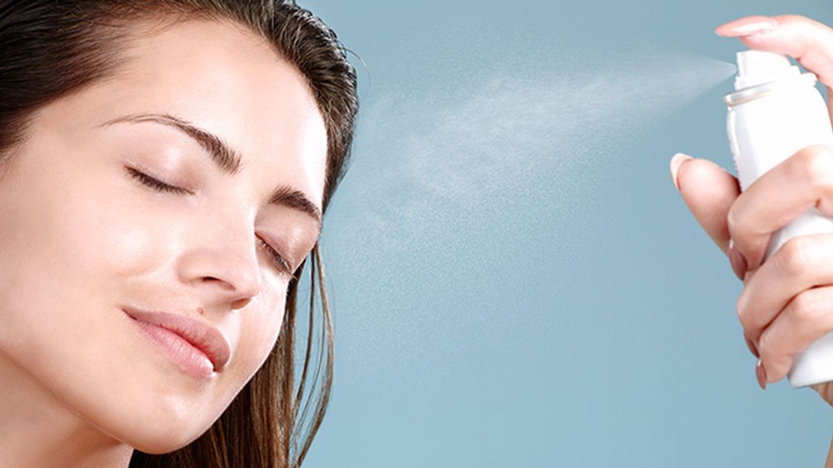 Las aguas termales en spray serán esenciales para refrescar y reparar el rostro: estos son todos sus beneficios para hidratar la cara.