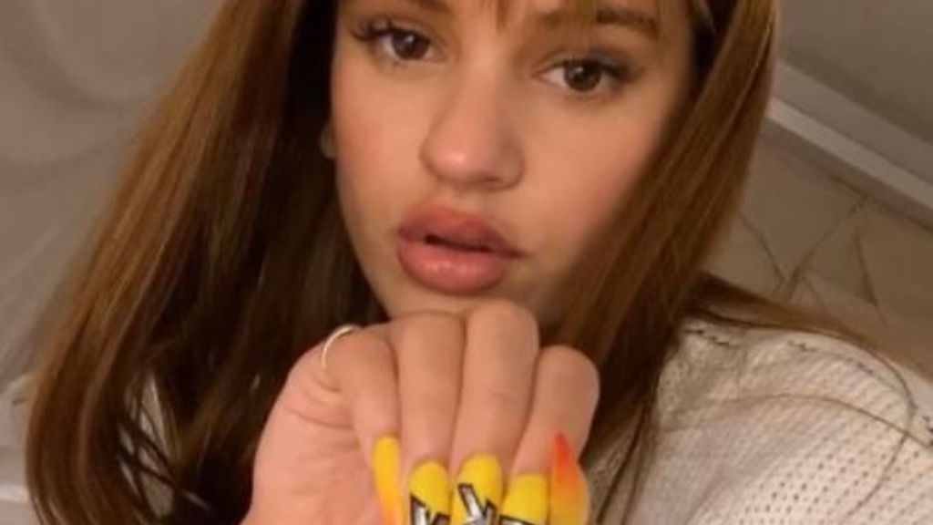 Rosalía se despide de su melena XXL y le mete bien de tijera: así es su nuevo cambio de imagen