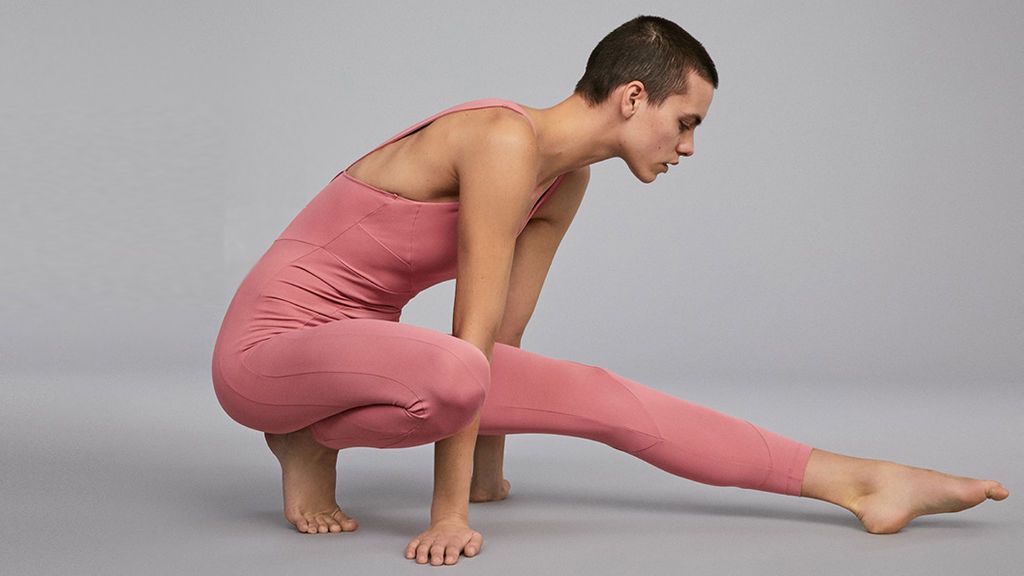 Además, los monos de yoga te ayudarán en la actividad.