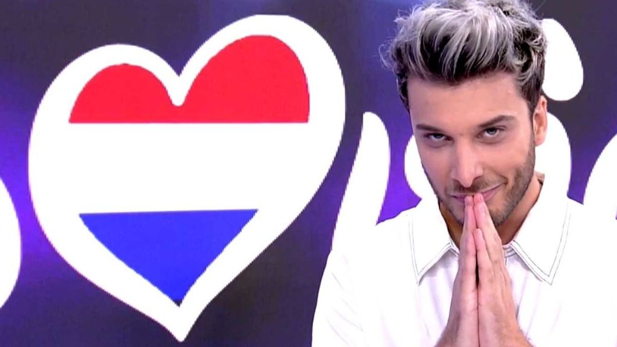 Blas Cantó, con el logo de Eurovisión Blas Cantó, con el logo de Eurovisión