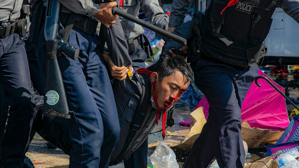 HRW denuncia "uso de fuerza letal en Birmania", que ya suma más de 100 detenidos en Mandalay HRW denuncia "uso de fuerza letal en Birmania", que ya suma más de 100 detenidos en Mandalay