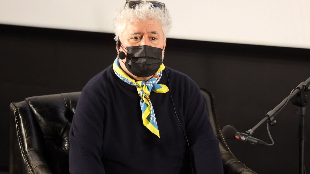 Pedro Almodóvar enfila el camino hacia su tercer Oscar, su cortometraje 'La voz humana' supera el primer corte