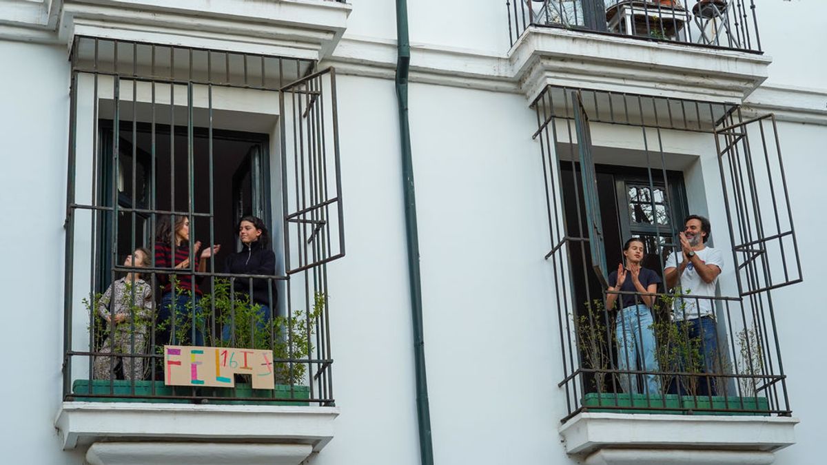 A las 20.00, cita en el balcón para aplaudir a los sanitarios A las 20.00, cita en el balcón para aplaudir a los sanitarios