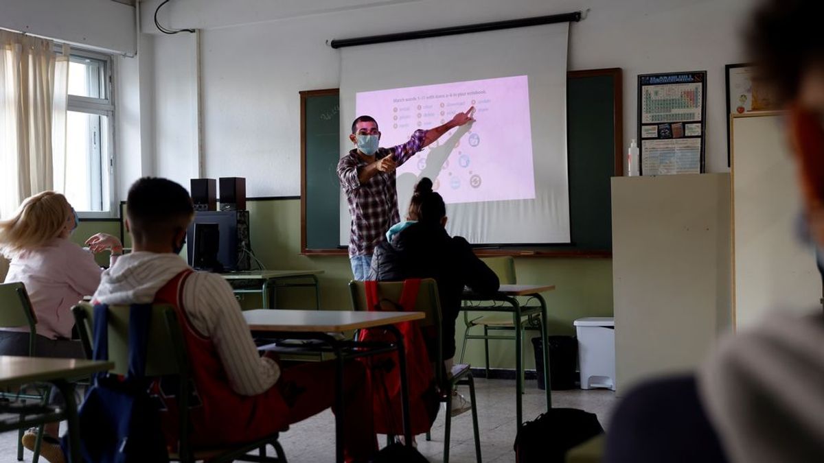 Sanidad recomienda que las puertas y ventanas de las aulas estén siempre abiertas para evitar la covid-19 Sanidad recomienda que las puertas y ventanas de las aulas estén siempre abiertas para evitar la covid-19