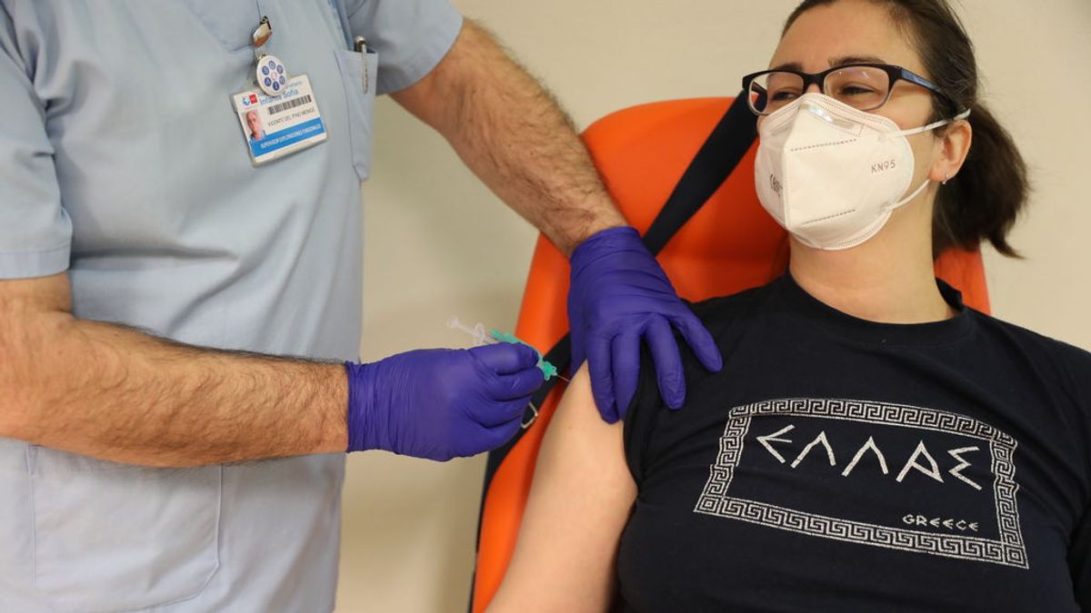 Sanidad retrasará hasta seis meses la vacunación de los menores de 55 años que hayan pasado la covid Sanidad retrasará hasta seis meses la vacunación de los menores de 55 años que hayan pasado la covid