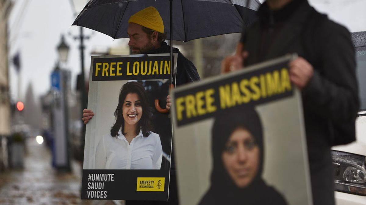 Arabia Saudí libera a la activista derechos mujeres Loujain al Hathloul, encarcelada desde hace tres años Arabia Saudí libera a la activista derechos mujeres Loujain al Hathloul, encarcelada desde hace tres años
