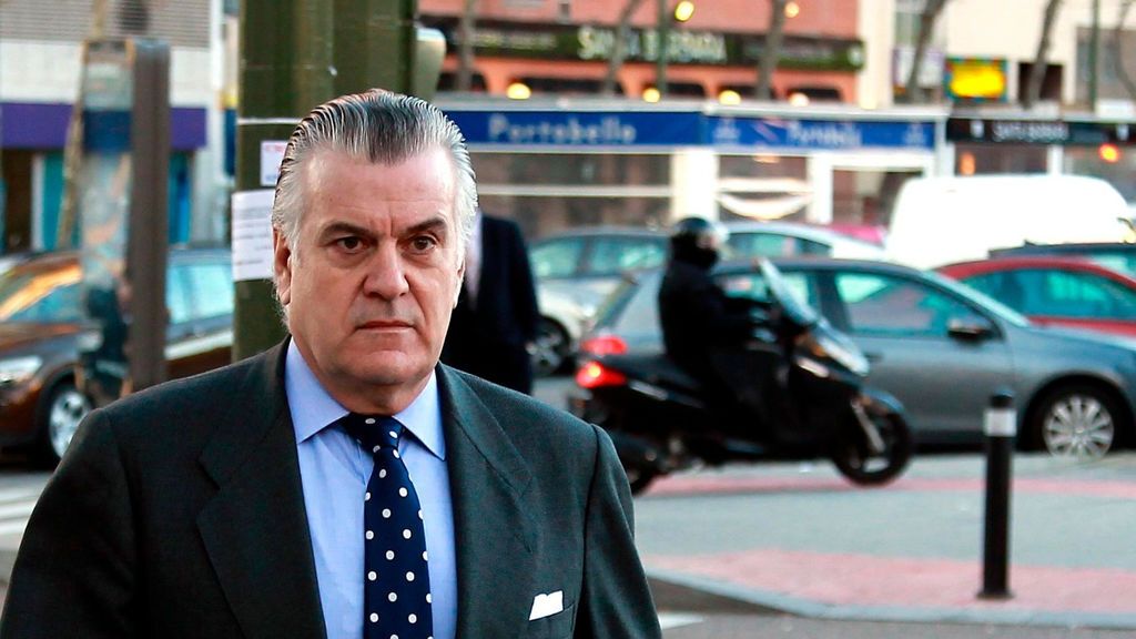 Luis Bárcenas declara este lunes ante el juez Pedraz por los pagos de empresarios a la caja b del PP Luis Bárcenas declara este lunes ante el juez Pedraz por los pagos de empresarios a la caja b del PP