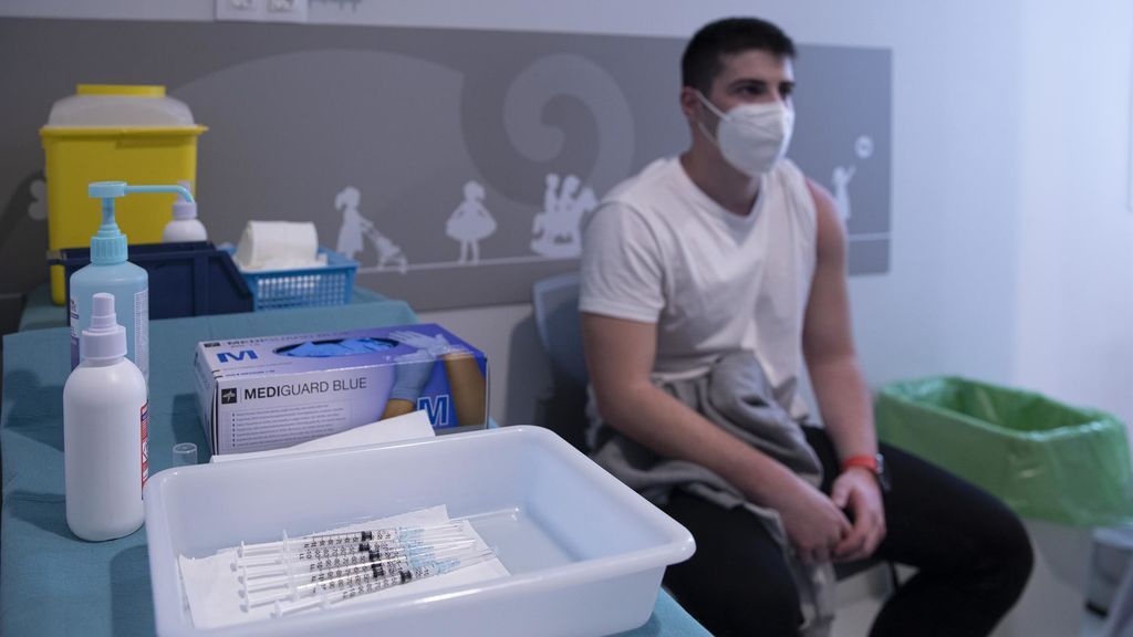Andalucía suma 114 muertos, la segunda cifra más alta de la pandemia, y casi 3.000 nuevos contagios Andalucía suma 114 muertos, la segunda cifra más alta de la pandemia, y casi 3.000 nuevos contagios