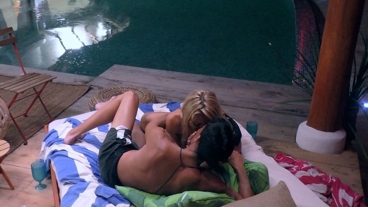 Diego se deja llevar y da rienda suelta a su atracción sexual con Carla: así ha sido su apasionado beso