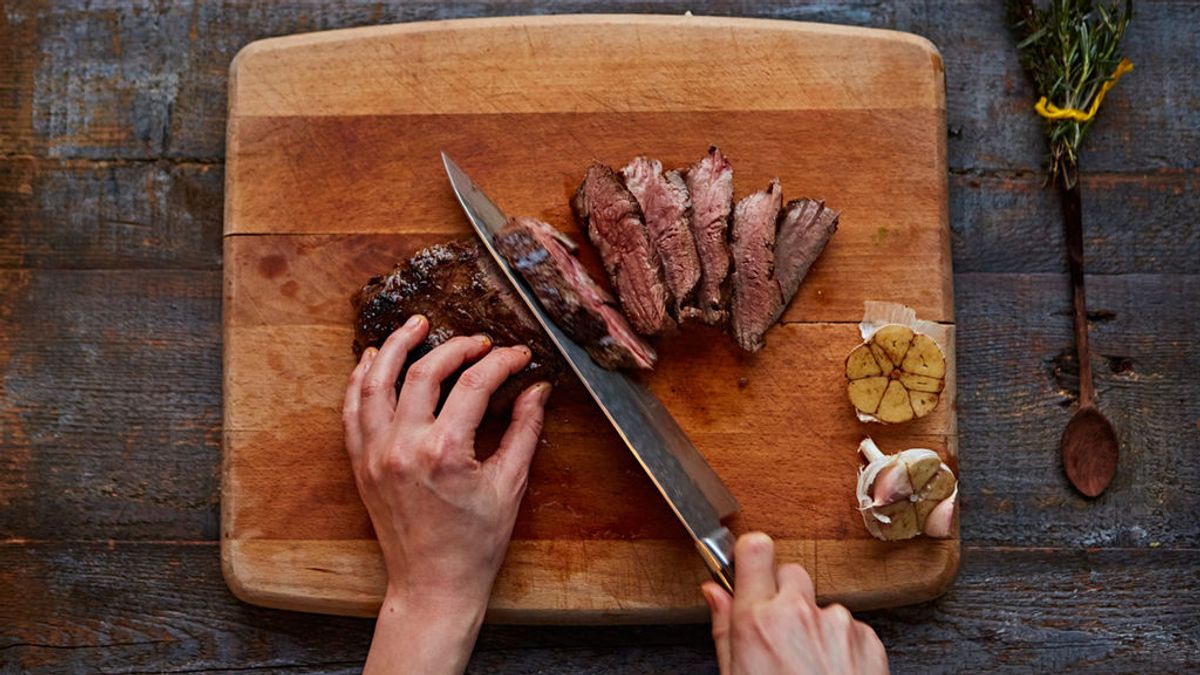 Lo estás haciendo mal con la carne: cómo evitar que suelte agua al cocinarla