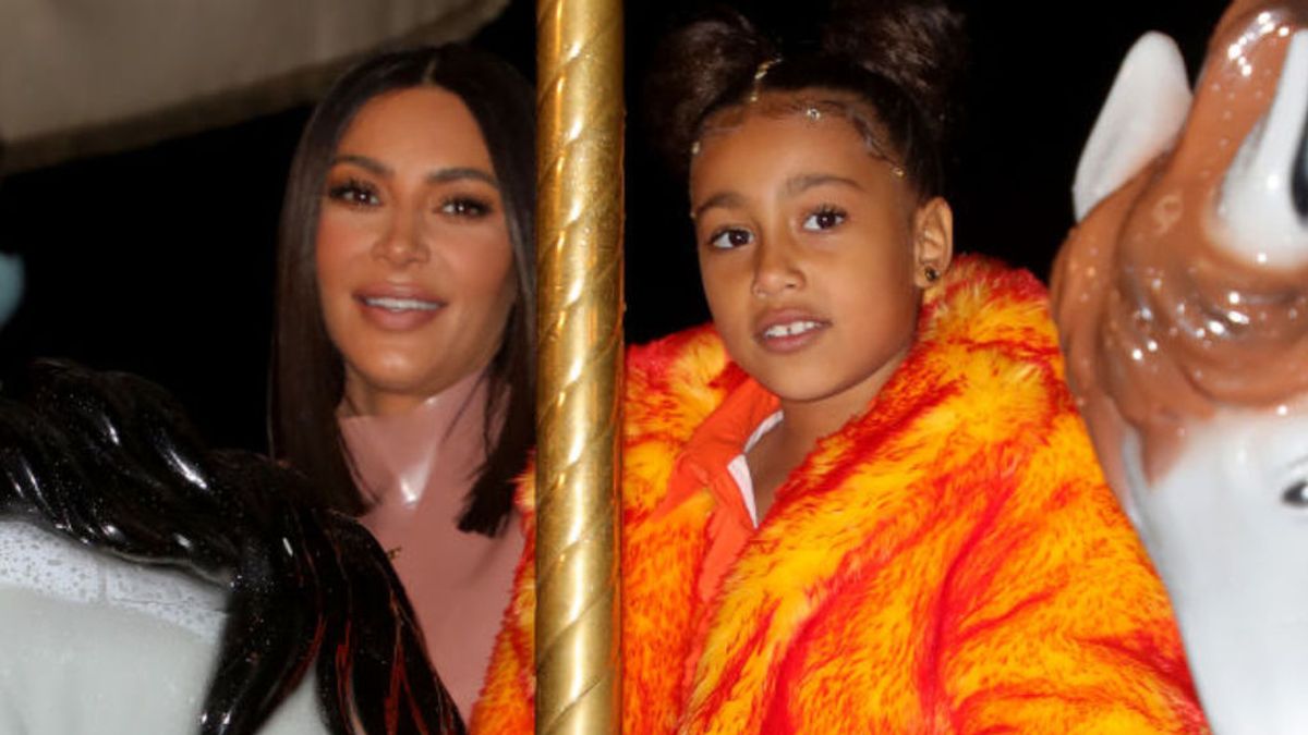North, la hija artista de Kim Kardashian: con un año pintaba bolsos de Hermès con las manos North, la hija artista de Kim Kardashian: con un año pintaba bolsos de Hermès con las manos