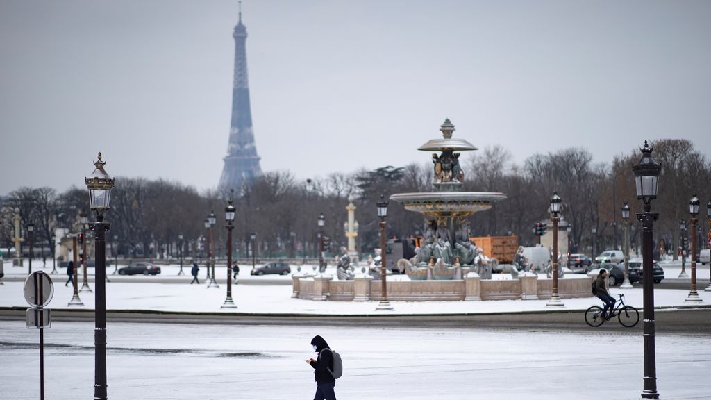 Los monumentos más icónicos de París, bajo un generoso manto de nieve