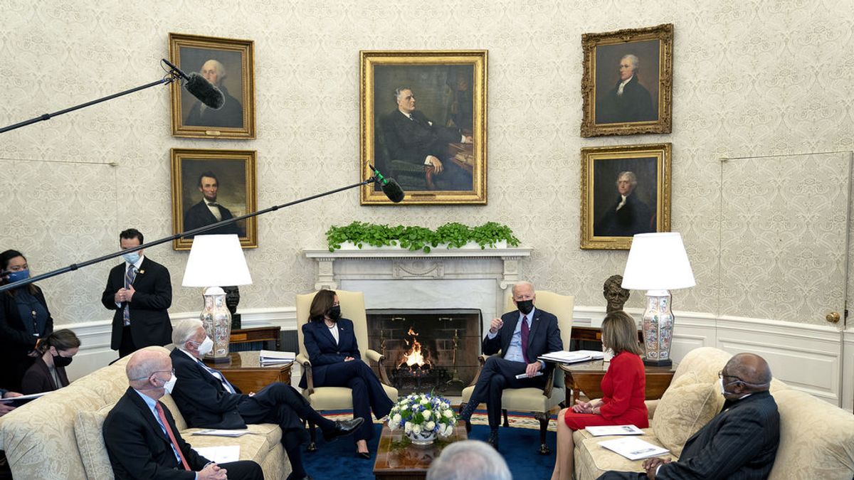 Biden presiona para modernizar las infraestructuras y relanzar la economía y sostenibilidad del país Biden presiona para modernizar las infraestructuras y relanzar la economía y sostenibilidad del país