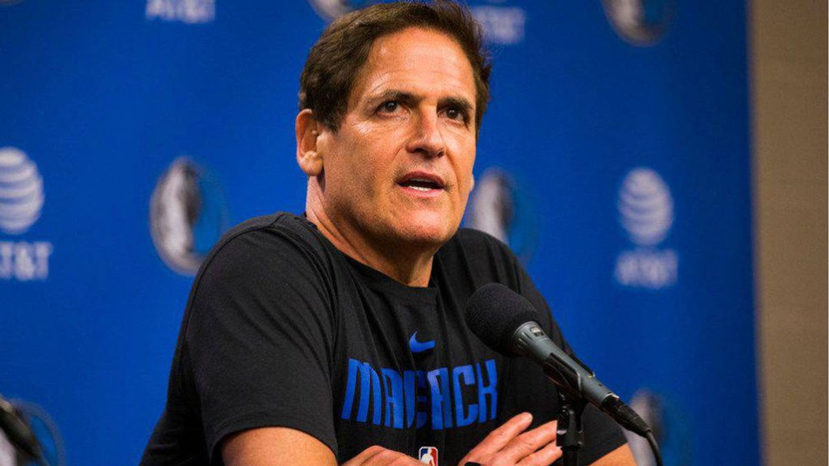 Dallas Mavericks cede ante la presión de la NBA y volverá a poner el himno de Estados Unidos antes de los partidos Dallas Mavericks cede ante la presión de la NBA y volverá a poner el himno de Estados Unidos antes de los partidos