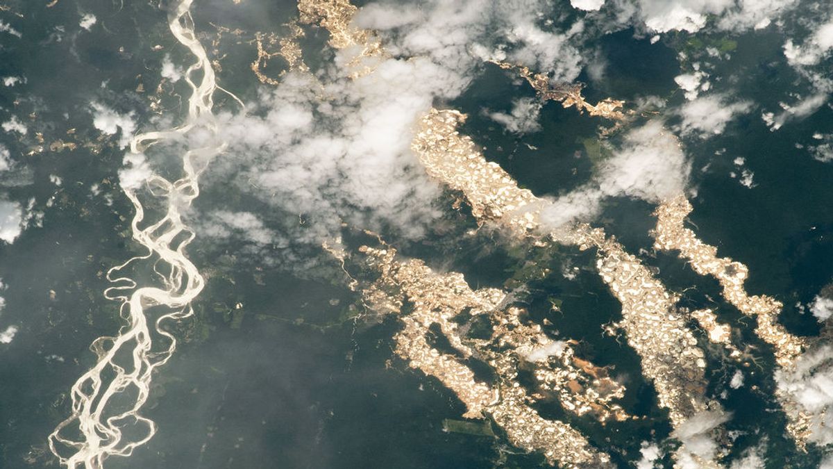 Los 'ríos dorados' que la NASA ha descubierto en Perú: el alcance de la minería ilegal en la Amazonia Los 'ríos dorados' que la NASA ha descubierto en Perú: el alcance de la minería ilegal en la Amazonia
