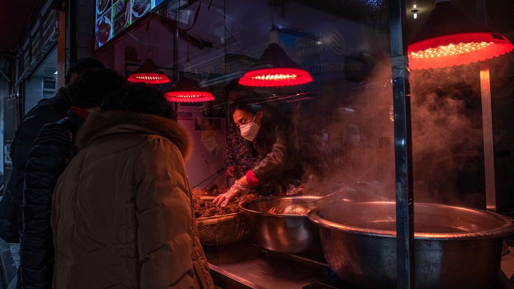 La hipótesis del frío que China defiende: ¿pudo venir el coronavirus desde un alimento congelado?