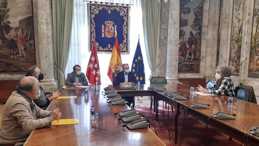 Vecinos del centro de Madrid denuncian: por 150 euros ofrecen vuelo y fiesta incluidos en pisos turísticos Vecinos del centro de Madrid denuncian: por 150 euros ofrecen vuelo y fiesta incluidos en pisos turísticos