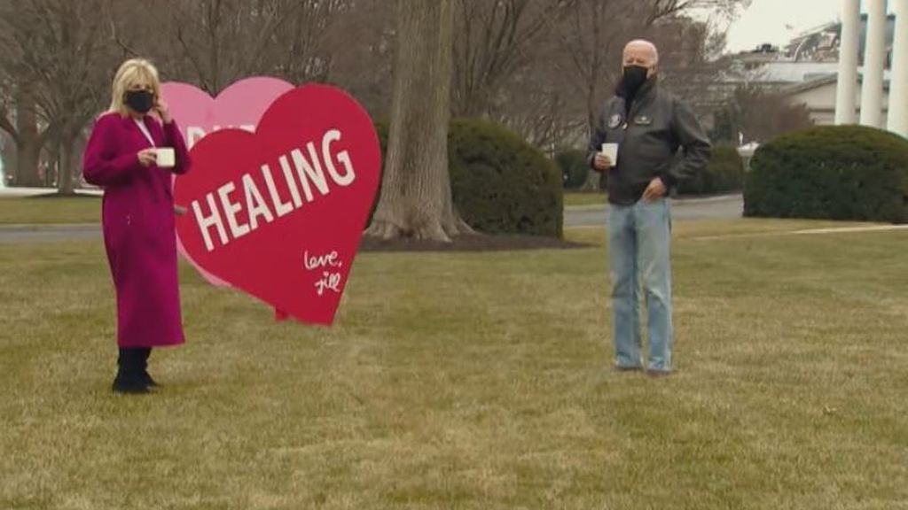 Jill Biden decora con corazones los jardines de la Casa Blanca por San Valentín: "Sólo quería algo de alegría"