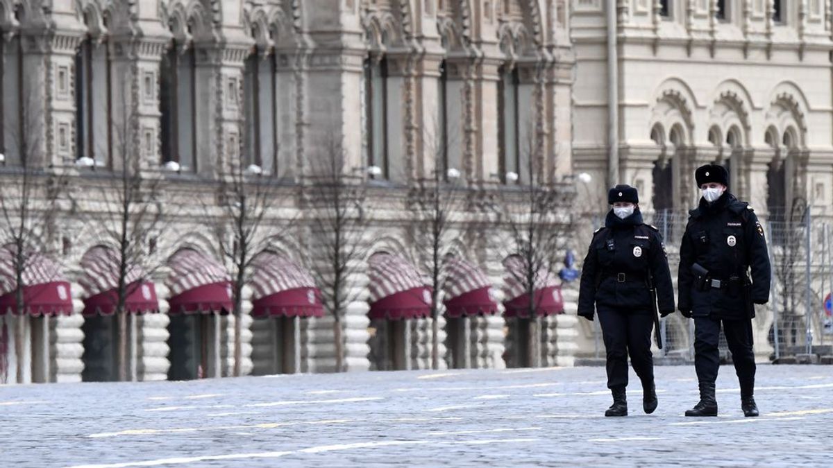 Detenida una mujer en Rusia por intentar matar a sus tres hijos al abandonarlos desnudos a -15ºC Detenida una mujer en Rusia por intentar matar a sus tres hijos al abandonarlos desnudos a -15ºC