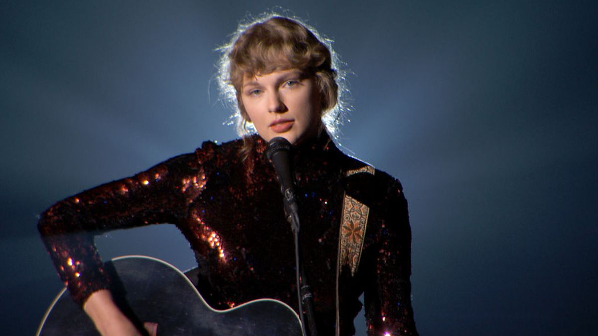 Taylor Swift vuelve a grabar sus primeros discos para recuperar los derechos de sus canciones Taylor Swift vuelve a grabar sus primeros discos para recuperar los derechos de sus canciones