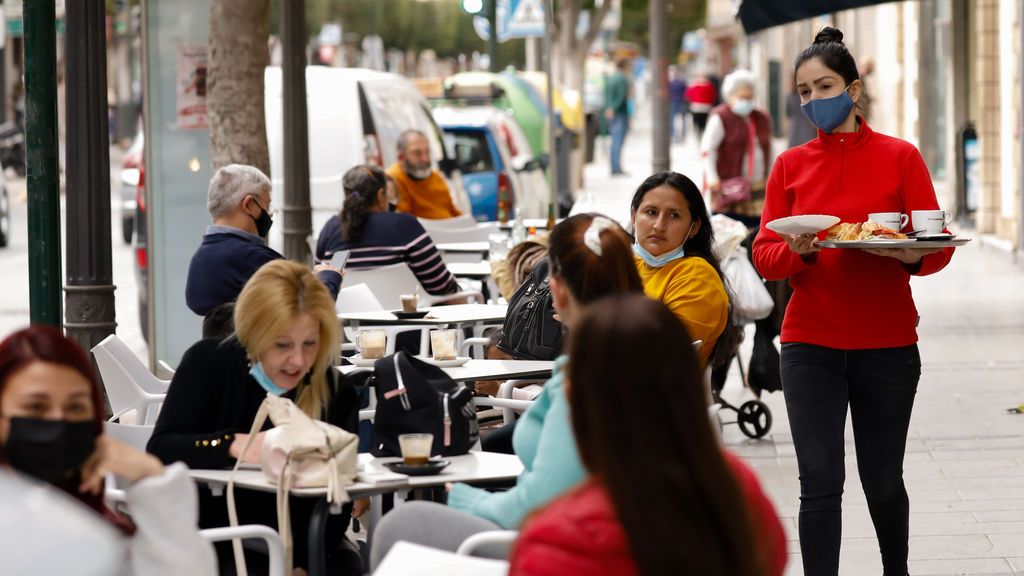 Los epidemiólogos creen que en ocho comunidades están desescalando demasiado rápido Los epidemiólogos creen que en ocho comunidades están desescalando demasiado rápido