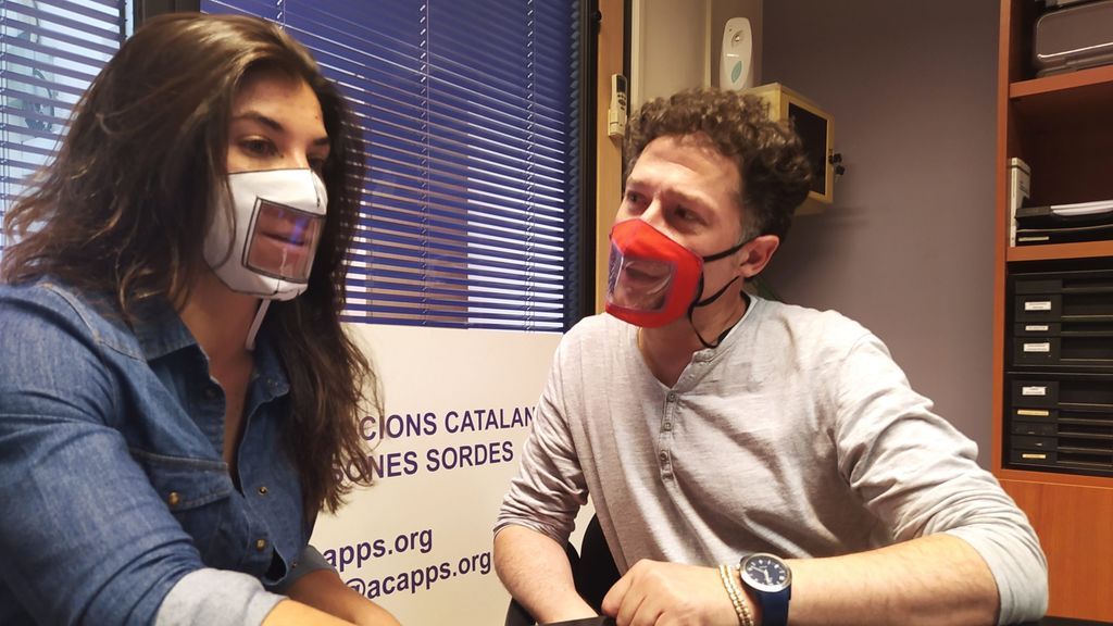 Consumo fija por primera vez los requisitos de las mascarillas para personas con sordera Consumo fija por primera vez los requisitos de las mascarillas para personas con sordera