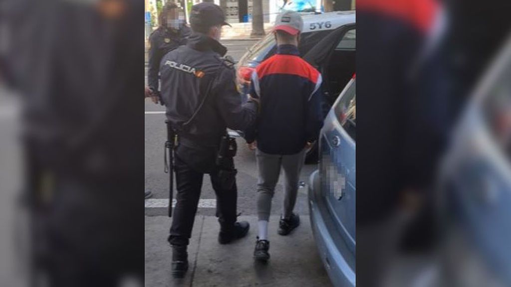 Propinan una brutal paliza a un menor a la salida de un instituto en Málaga: detenidos siete jóvenes