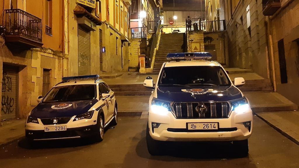 La Ertzaintza impone 94 sanciones a 25 personas que participaban en un botellón en Vizcaya La Ertzaintza impone 94 sanciones a 25 personas que participaban en un botellón en Vizcaya