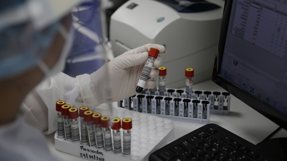 España desciende la tercera ola cuando se cumple un año del primer fallecido por covid en el país España desciende la tercera ola cuando se cumple un año del primer fallecido por covid en el país