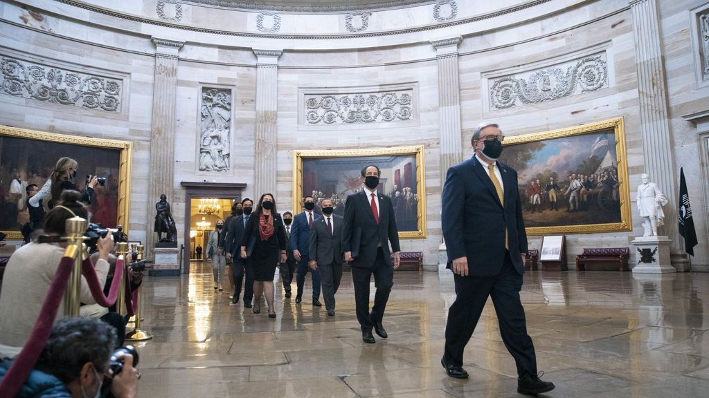 Insultos y amenazas contra senadores republicanos que votaron a favor del juicio político de Trump: el viaje a una reelección incierta