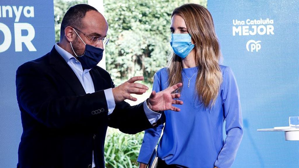 Álvarez de Toledo ejerce de apoderada del PP en un colegio electoral en Barcelona Álvarez de Toledo ejerce de apoderada del PP en un colegio electoral en Barcelona