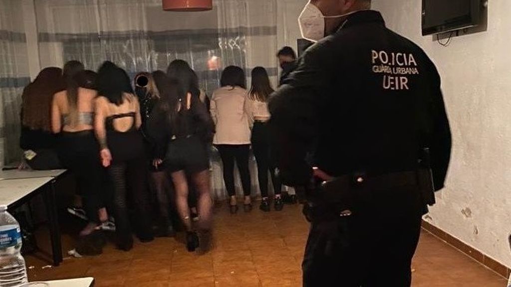 Denunciadas 33 personas por una fiesta multitudinaria en una masía de Tarragona Denunciadas 33 personas por una fiesta multitudinaria en una masía de Tarragona