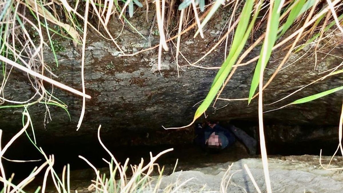 Rescatan a un niño de nueve años en Cantabria tras caerse en una grieta de cinco metros Rescatan a un niño de nueve años en Cantabria tras caerse en una grieta de cinco metros