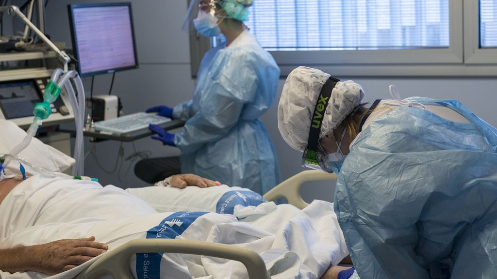 Baja el riesgo de rebrote en Cataluña, que registra 1.338 casos y 43 muertes más en las últimas 24 horas Baja el riesgo de rebrote en Cataluña, que registra 1.338 casos y 43 muertes más en las últimas 24 horas