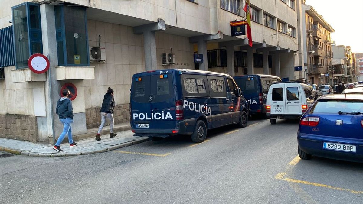Más de 40 agentes antidisturbios de la UIP se despliegan en Linares para prevenir nuevos disturbios Más de 40 agentes antidisturbios de la UIP se despliegan en Linares para prevenir nuevos disturbios